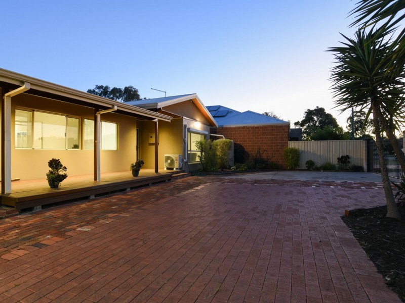 2 Earls Court, Thornlie WA 6108