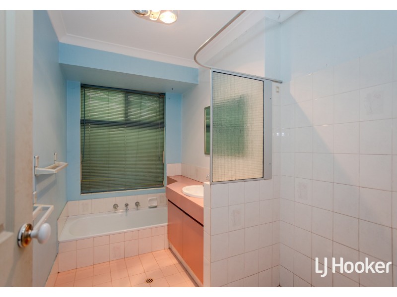 17 Honeyeater Glade, Huntingdale WA 6110