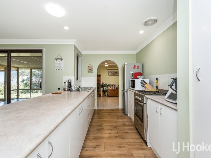 11 Serena Grove, Mount Nasura WA 6112