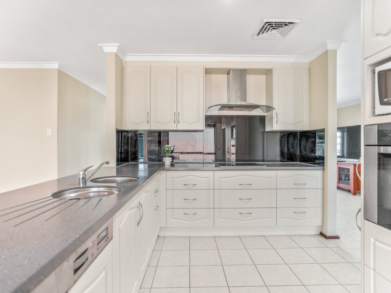 6 Shillington Way, Thornlie WA 6108