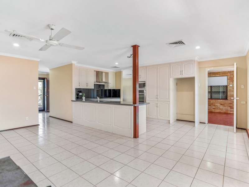 6 Shillington Way, Thornlie WA 6108