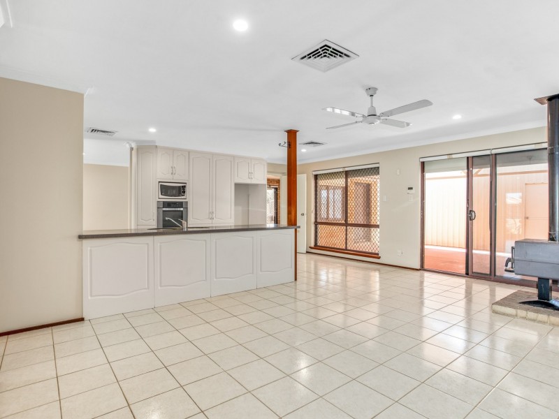 6 Shillington Way, Thornlie WA 6108