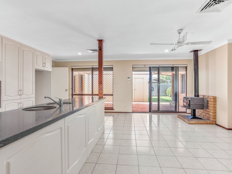6 Shillington Way, Thornlie WA 6108