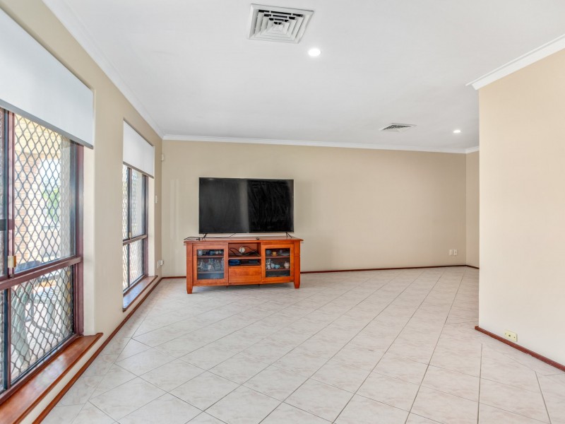 6 Shillington Way, Thornlie WA 6108