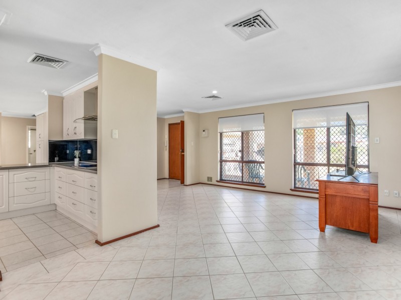 6 Shillington Way, Thornlie WA 6108