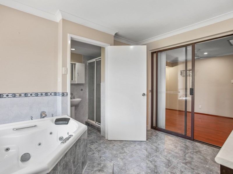 6 Shillington Way, Thornlie WA 6108