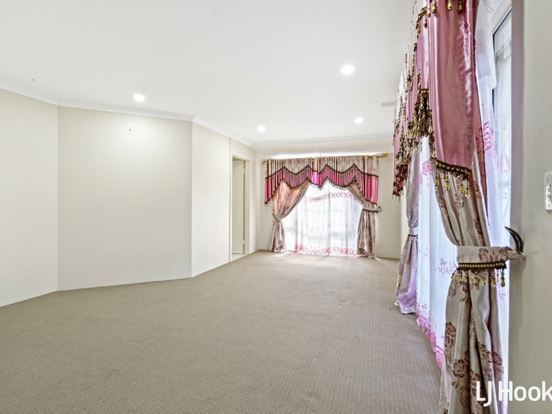 12 Exmouth Place, Thornlie WA 6108