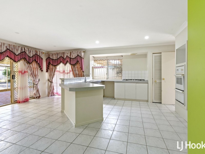 12 Exmouth Place, Thornlie WA 6108