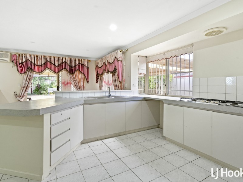 12 Exmouth Place, Thornlie WA 6108