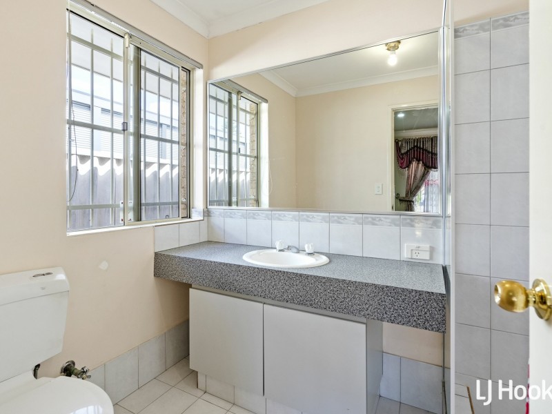 12 Exmouth Place, Thornlie WA 6108