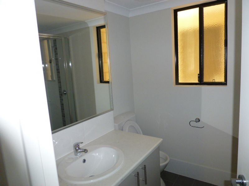 8/2 View Ave, Langford WA 6147