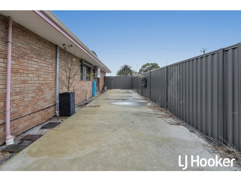 77 Thornlie Avenue, Thornlie WA 6108