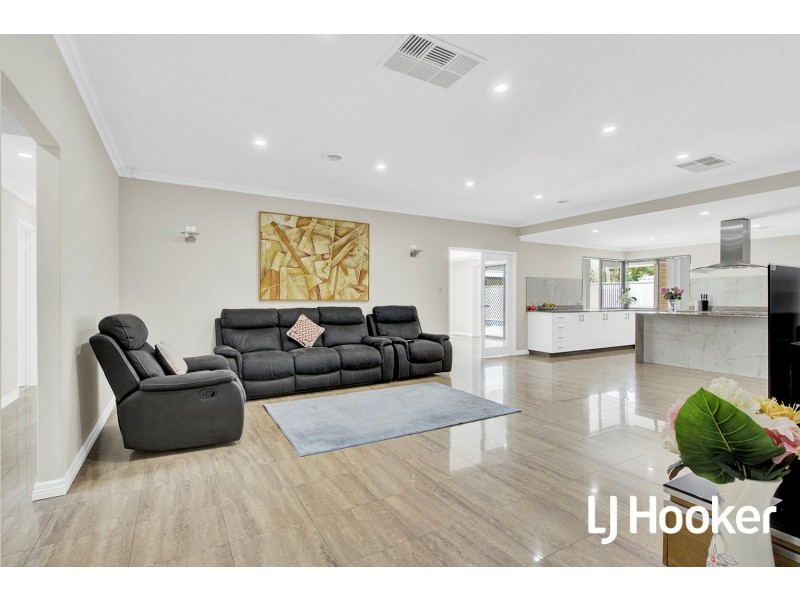 31 Sandmartin Drive, Southern River WA 6110