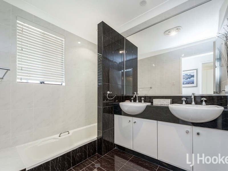 29 Grenadier Drive, Thornlie WA 6108