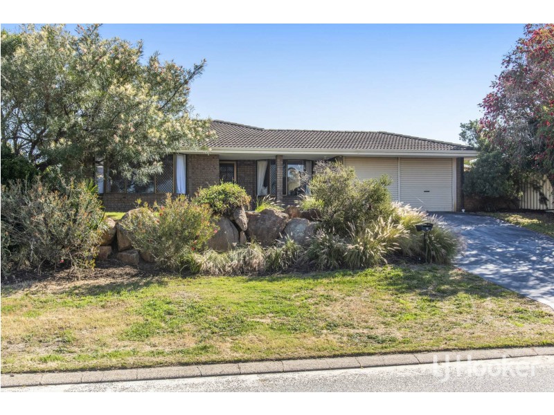 11 Bottlebrush Drive, Thornlie WA 6108