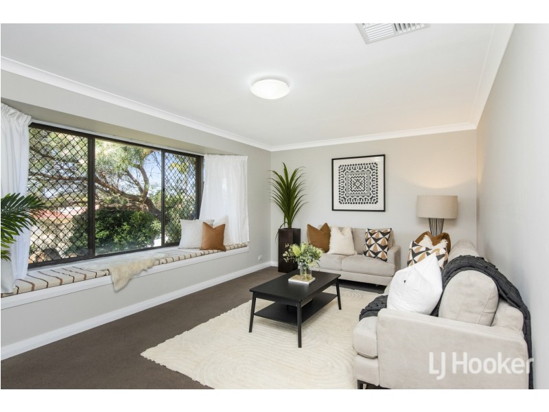 11 Bottlebrush Drive, Thornlie WA 6108