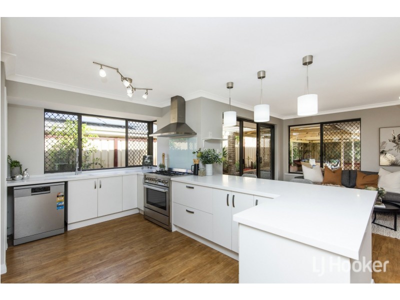 11 Bottlebrush Drive, Thornlie WA 6108