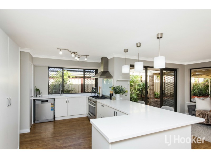 11 Bottlebrush Drive, Thornlie WA 6108