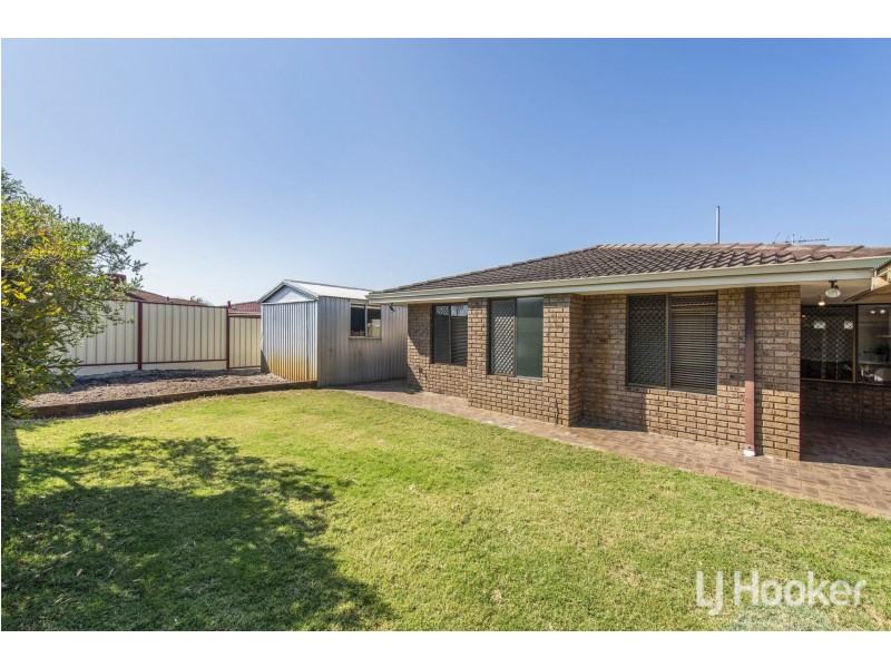 11 Bottlebrush Drive, Thornlie WA 6108