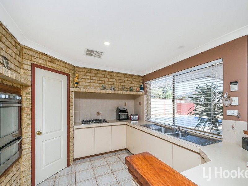 72 Discovery Drive, Thornlie WA 6108