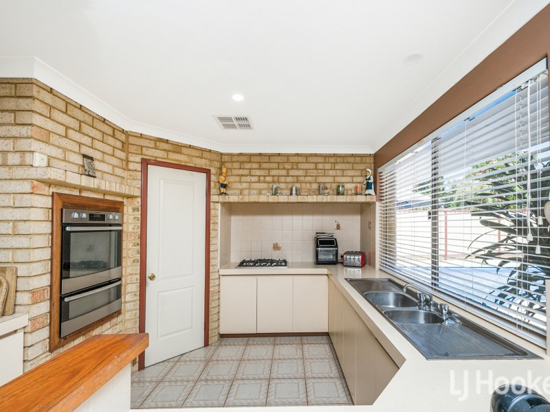 72 Discovery Drive, Thornlie WA 6108