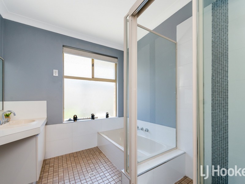 72 Discovery Drive, Thornlie WA 6108