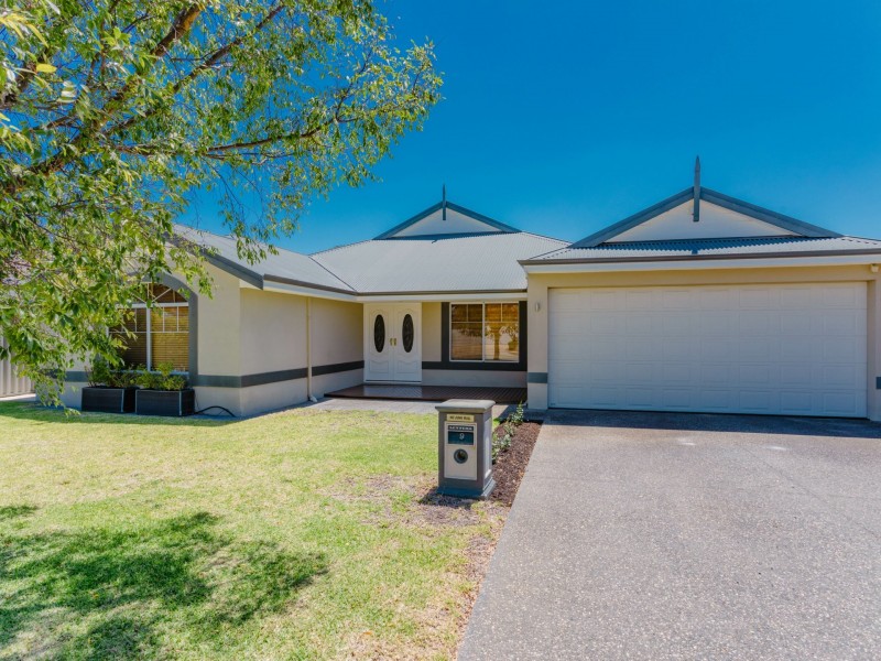 9 Mansfield Way, Piara Waters WA 6112