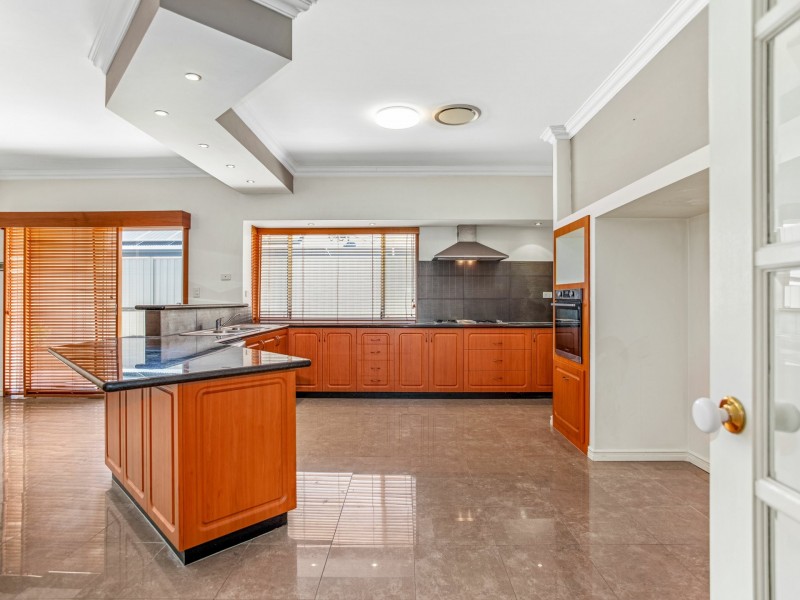 9 Mansfield Way, Piara Waters WA 6112