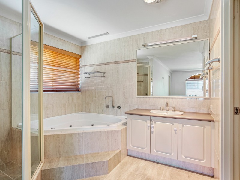 9 Mansfield Way, Piara Waters WA 6112