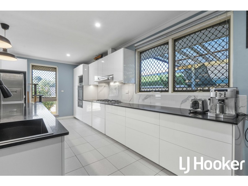 61 Glyndebourne Avenue, Thornlie WA 6108