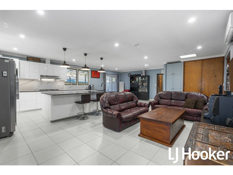 61 Glyndebourne Avenue, Thornlie WA 6108