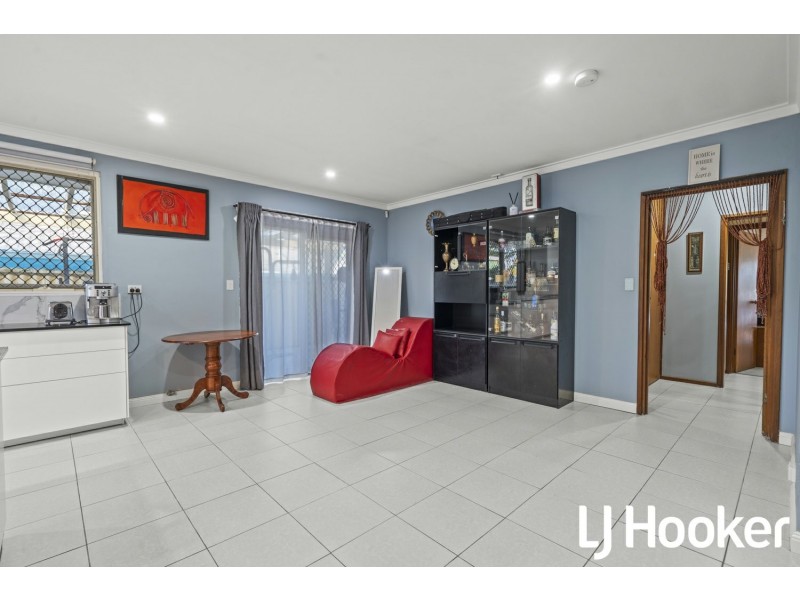 61 Glyndebourne Avenue, Thornlie WA 6108