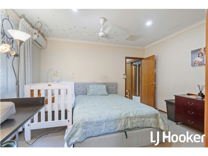 61 Glyndebourne Avenue, Thornlie WA 6108