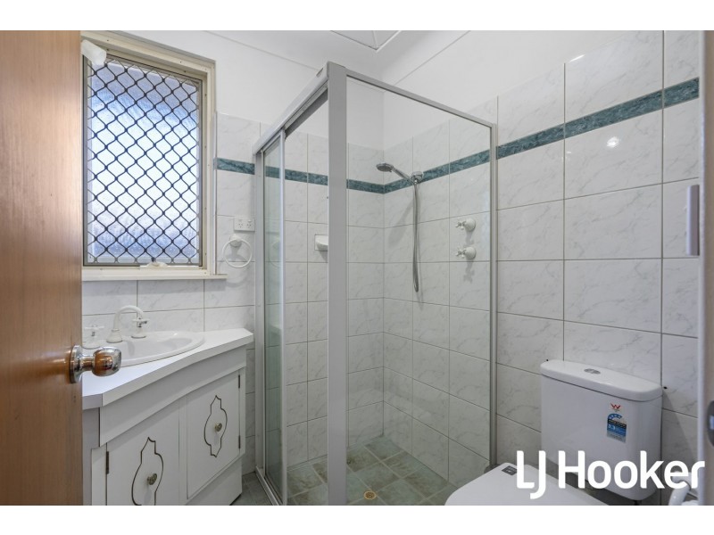 61 Glyndebourne Avenue, Thornlie WA 6108