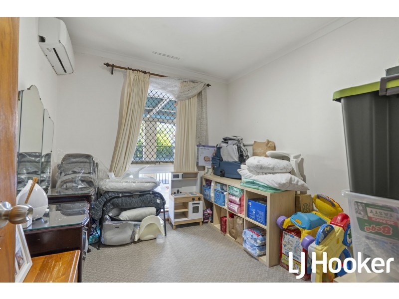 61 Glyndebourne Avenue, Thornlie WA 6108