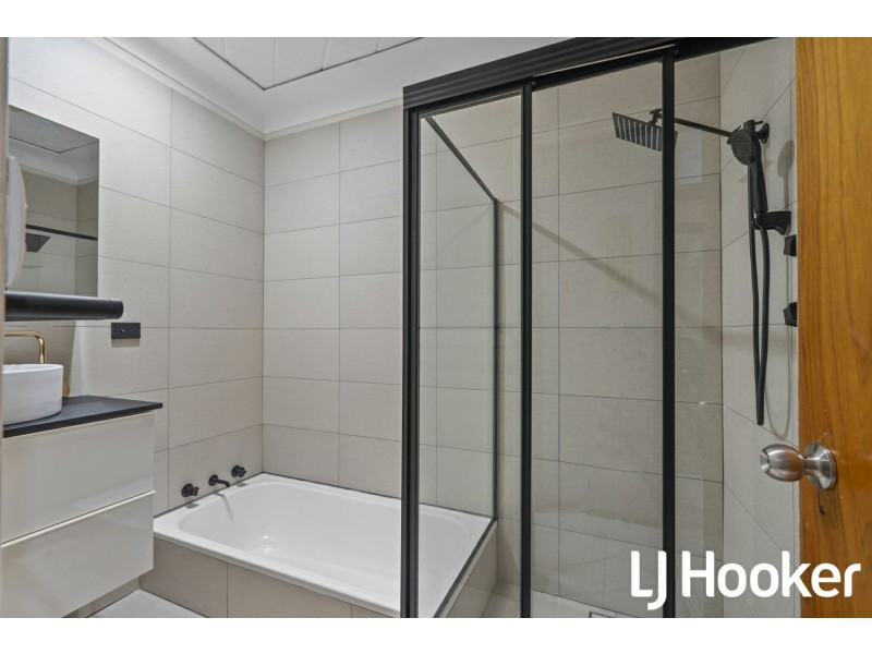 61 Glyndebourne Avenue, Thornlie WA 6108