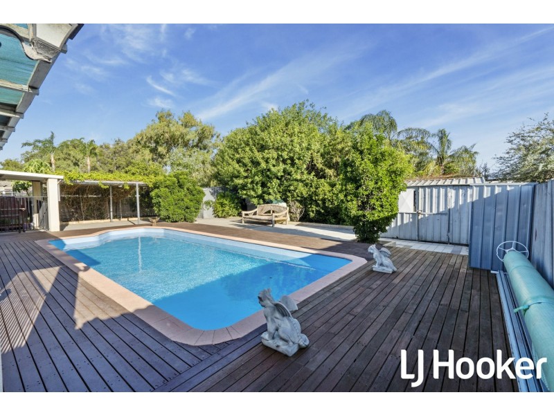 61 Glyndebourne Avenue, Thornlie WA 6108