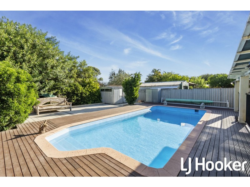 61 Glyndebourne Avenue, Thornlie WA 6108