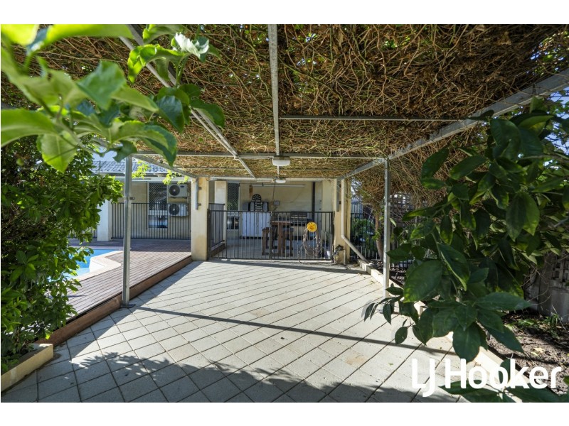 61 Glyndebourne Avenue, Thornlie WA 6108