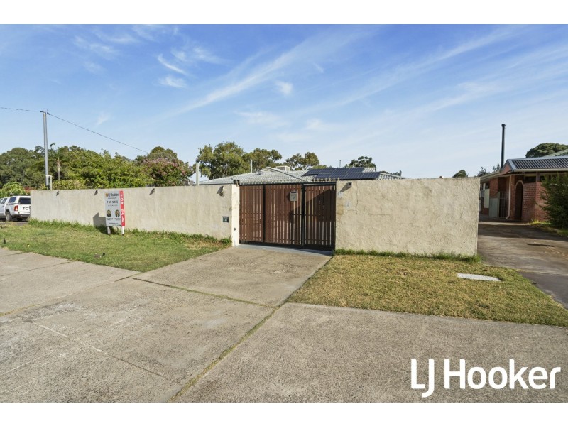 61 Glyndebourne Avenue, Thornlie WA 6108