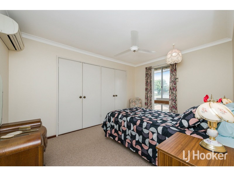 11 Chevalier Way, Thornlie WA 6108