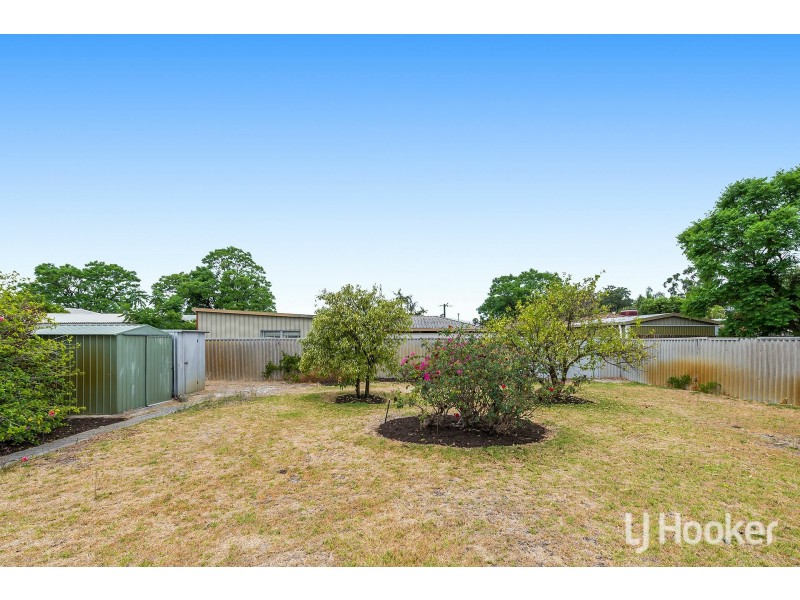 11 Chevalier Way, Thornlie WA 6108