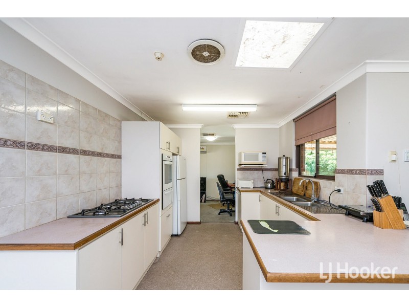 7 Exon Court, Camillo WA 6111