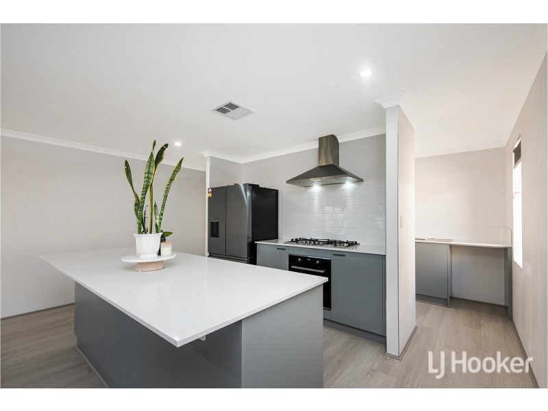 8 Pierrepoint Loop, Champion Lakes WA 6111