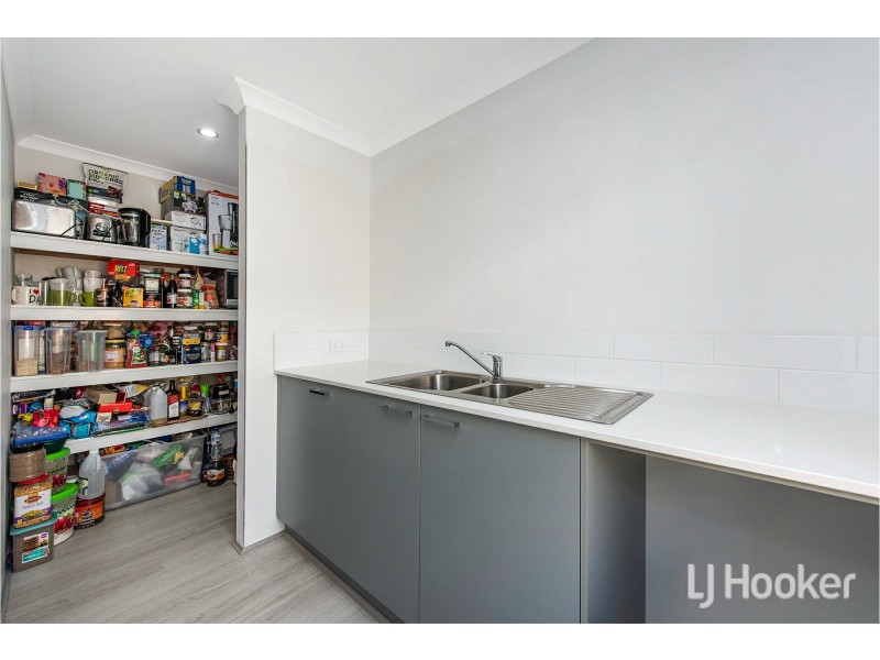 8 Pierrepoint Loop, Champion Lakes WA 6111