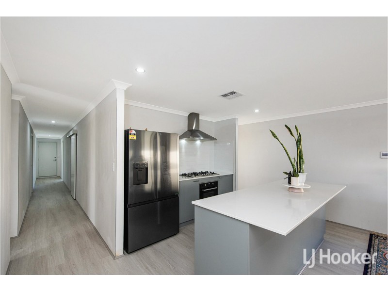 8 Pierrepoint Loop, Champion Lakes WA 6111