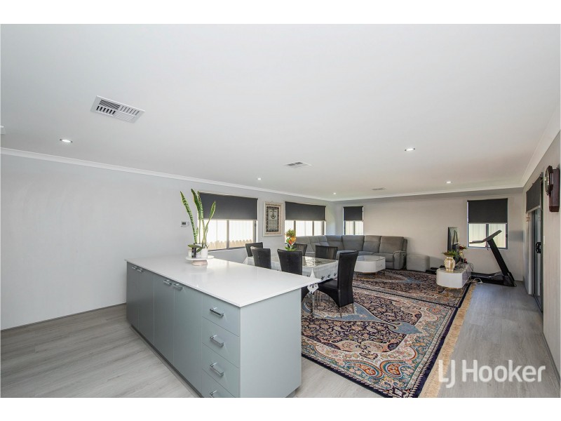 8 Pierrepoint Loop, Champion Lakes WA 6111