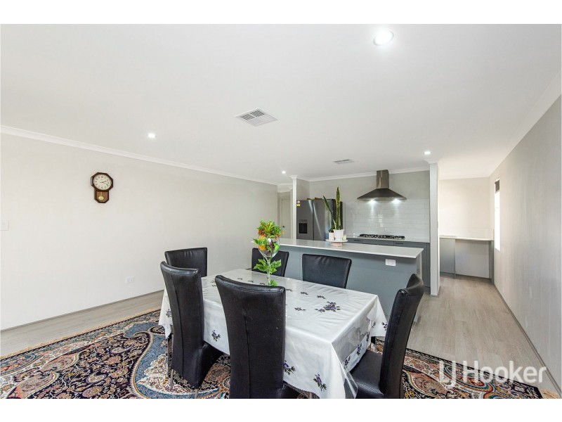 8 Pierrepoint Loop, Champion Lakes WA 6111