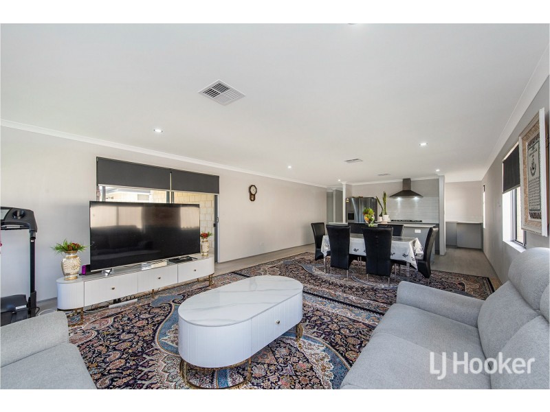 8 Pierrepoint Loop, Champion Lakes WA 6111