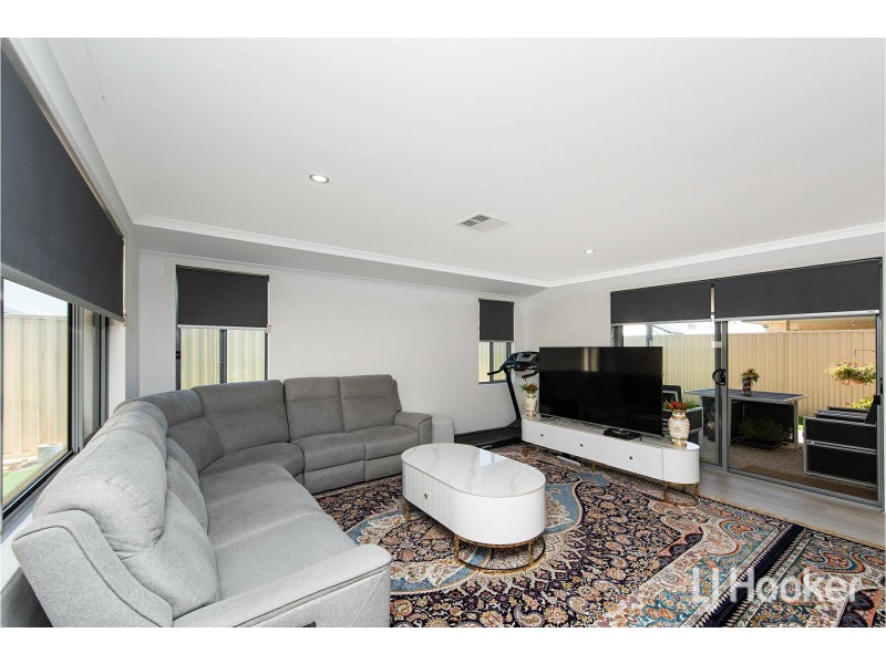 8 Pierrepoint Loop, Champion Lakes WA 6111